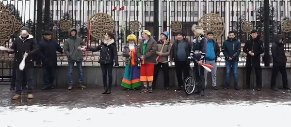 Представление бишкекского цирка у Жогорку Кенеша - Sputnik Кыргызстан