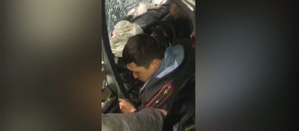 Он пьян! — страшная авария в Бишкеке с участием милиционера. Видео - Sputnik Кыргызстан