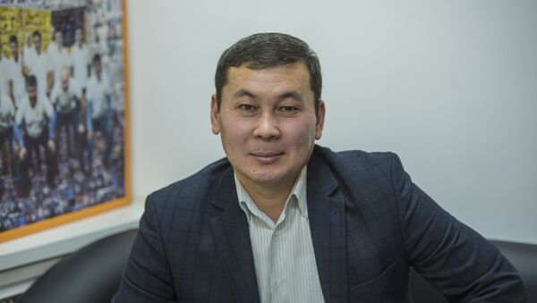 Ведущий специалист переводческого отдела языковой комиссии Мундузбек Абдыжапар уулу - Sputnik Кыргызстан
