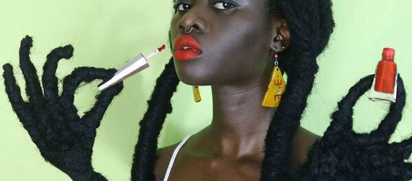 Африкалык стилисттин оозду ачырган чач жасалгалары. Видео - Sputnik Кыргызстан