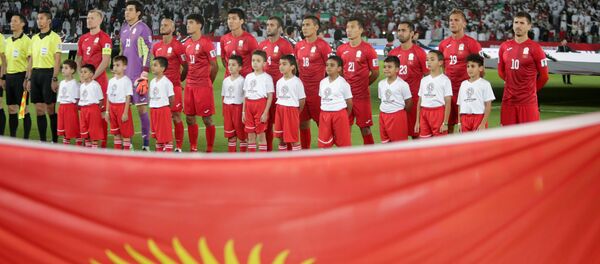 Игроки сборной Кыргызстана по футболу перед матчем 1/8 финала Кубка Азии по футболу со сборной ОАЭ в Абу-Даби. 21 января 2019 года - Sputnik Кыргызстан