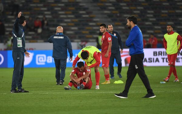 Сборная Кыргызстана проиграла команде Объединенных Арабских Эмиратов в 1/8 финала Кубка Азии и вылетела из турнира - Sputnik Кыргызстан