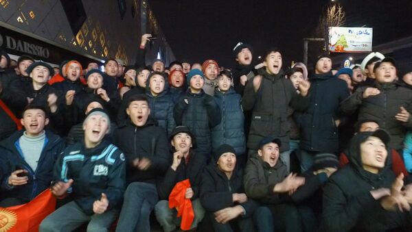 Кыргызстан! Кыргызстан! Как болельщики смотрели матч против ОАЭ — видео - Sputnik Кыргызстан