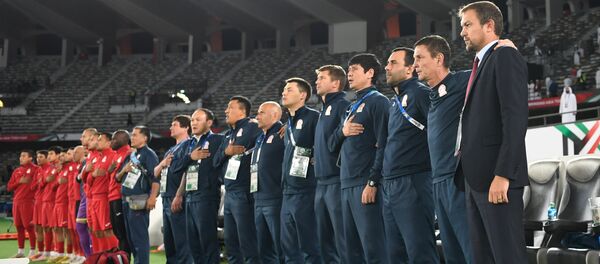 Главный тренер Кыргызстана Александр Крестинин и его тренерский состав. Архивное фото - Sputnik Кыргызстан