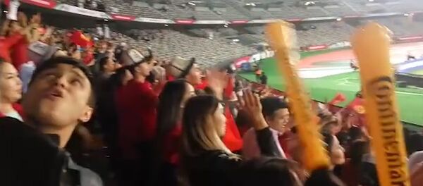 Кучакташып ыйладык... Футболду Абу-Дабиден көргөн мекендештердин видеосу - Sputnik Кыргызстан