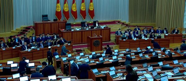 Депутаты ЖК признали, что опозорились с новыми кодексами, — видео - Sputnik Кыргызстан