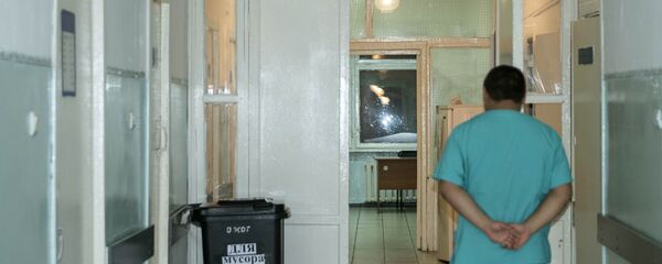 Сотрудник больницы. Архивное фото Сотрудник больницы. Архивное фото - Sputnik Кыргызстан