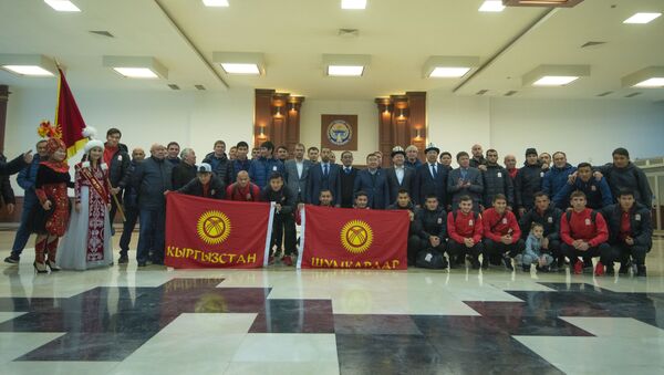 Встреча игроков сборной Кыргызстана по футболу в аэропорту Манас - Sputnik Кыргызстан