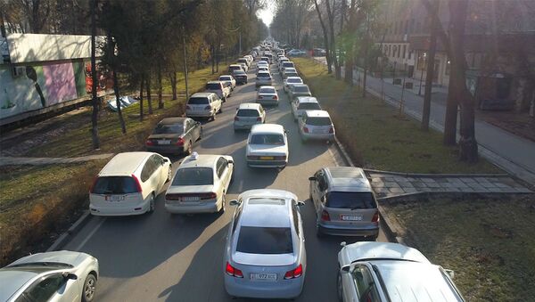 В центре Бишкека образовалась большая пробка — видео с дрона - Sputnik Кыргызстан