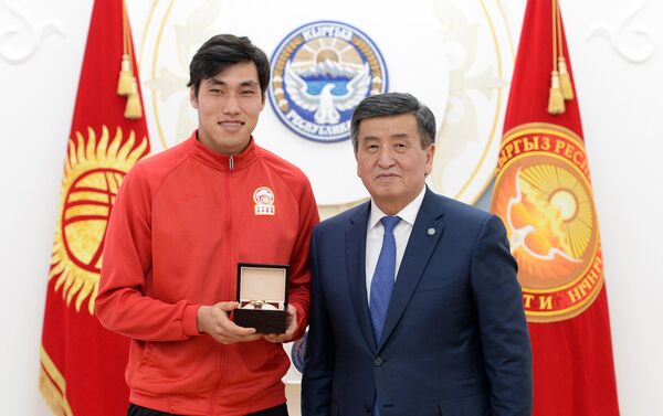 Государственных наград удостоены 18 человек, именные часы получили 25 спортсменов. - Sputnik Кыргызстан
