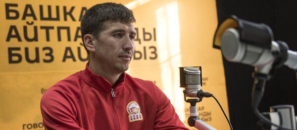 Кыргызстандын футбол боюнча улуттук курама командасынын оюнчусу, Дордой футбол клубунун чабуулчусу Мирлан Мурзаев. Архив - Sputnik Кыргызстан