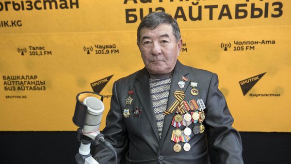 Подполковник в отставке, кавалер ордена Красной Звезды Мирбек Усенов - Sputnik Кыргызстан