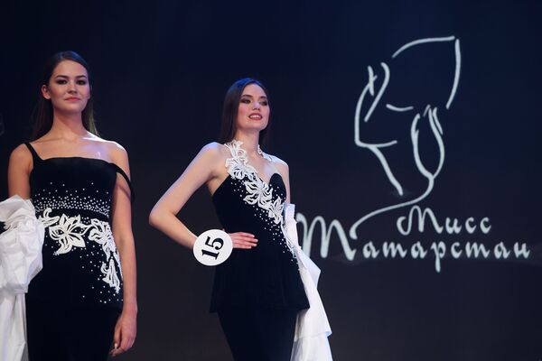 Участницы XXI Республиканского конкурса красоты Мисс Татарстан-2019 на церемонии награждения - Sputnik Кыргызстан