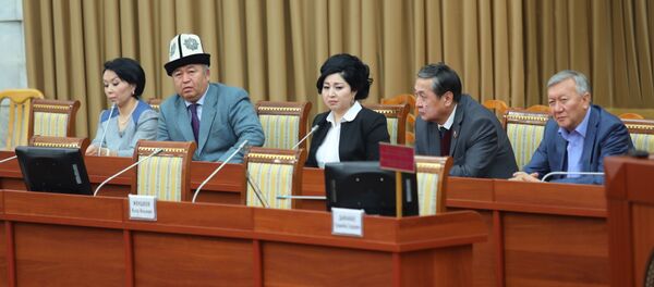 Коомдук биринчи каналдын (КТРК) Байкоочу кеңешинин мүчөлөрүн шайлоо Коомдук биринчи каналдын (КТРК) Байкоочу кеңешинин мүчөлөрүн шайлоо - Sputnik Кыргызстан