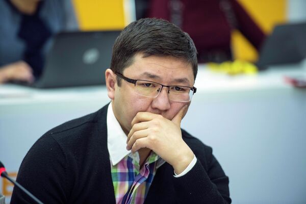 Главный специалист отдела развития гражданской авиации и правовой поддержки АГА Тагай Абдысатаров - Sputnik Кыргызстан