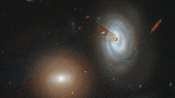 Спиральная галактика D100, стремительно теряющую газ - Sputnik Кыргызстан