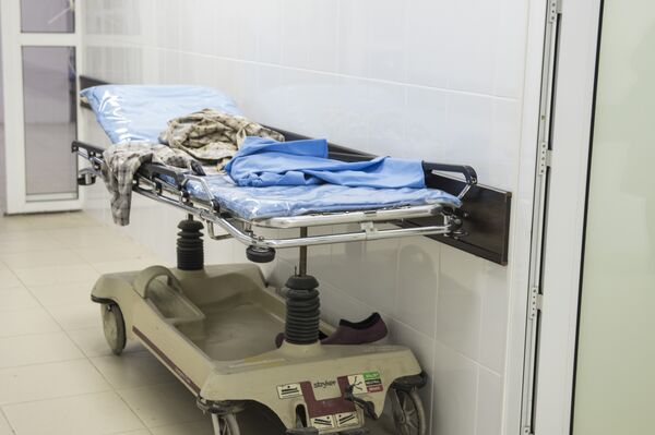 Мастардын арасында жаткан сулуу кыз... Бишкектеги ооруканадан репортаж - Sputnik Кыргызстан