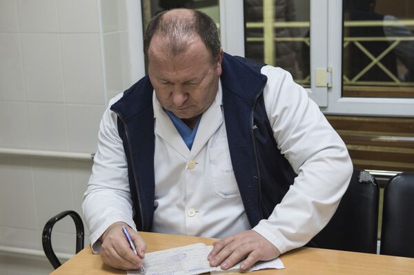 Мастардын арасында жаткан сулуу кыз... Бишкектеги ооруканадан репортаж - Sputnik Кыргызстан