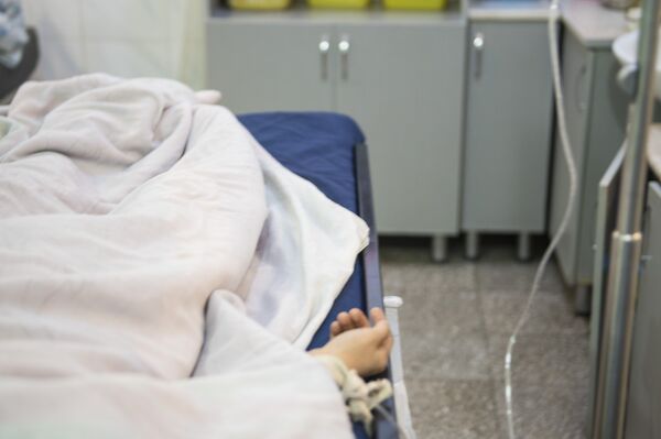 Мастардын арасында жаткан сулуу кыз... Бишкектеги ооруканадан репортаж - Sputnik Кыргызстан