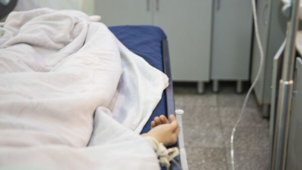 Пациент лежит на койке в больнице. Архивное фото - Sputnik Кыргызстан