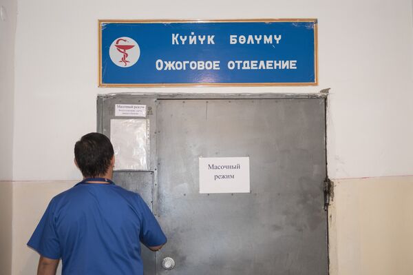 Мастардын арасында жаткан сулуу кыз... Бишкектеги ооруканадан репортаж - Sputnik Кыргызстан