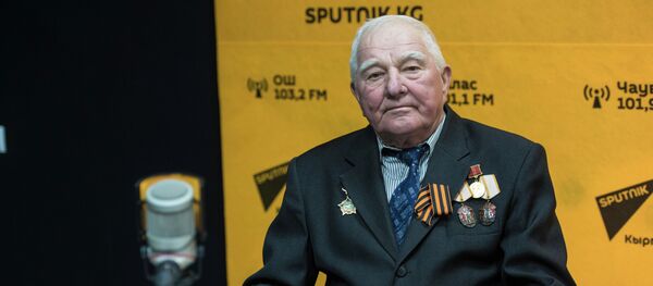 Ветеран афганской войны, бывший советник ЦК КПСС Олег Михайлов во время интервью на радиостудии Sputnik Кыргызстан - Sputnik Кыргызстан