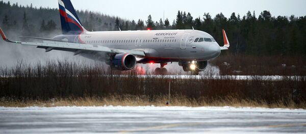 Самолет авиакомпании Аэрофлот на взлетно-посадочной полосе. Архивное фото - Sputnik Кыргызстан