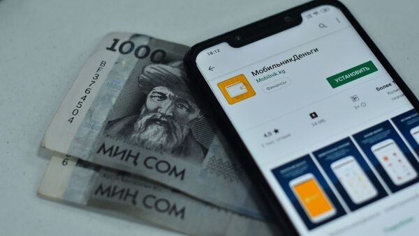 Приложение электронного кошелка Мобильник на экране телефона - Sputnik Кыргызстан