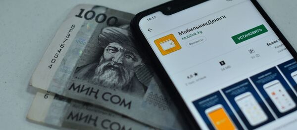 Приложение электронного кошелка Мобильник на экране телефона - Sputnik Кыргызстан