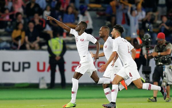 Сборная Катара по футболу впервые стала чемпионом Азии, обыграв в финале японскую команду со счетом 3:1. - Sputnik Кыргызстан