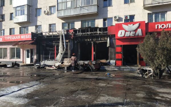В Бишкеке полностью сгорел мебельный магазин Овел - Sputnik Кыргызстан