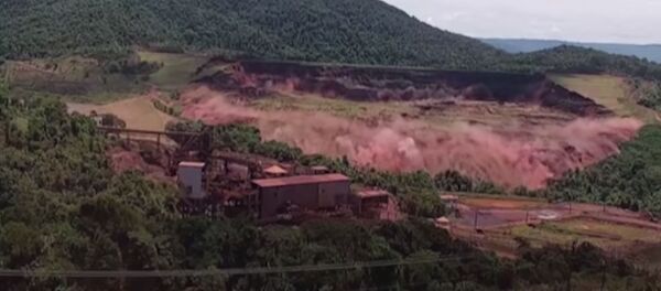 Ужас! На видео попал прорыв дамбы в Бразилии — погибли 115 человек Ужас! На видео попал прорыв дамбы в Бразилии — погибли 115 человек - Sputnik Кыргызстан