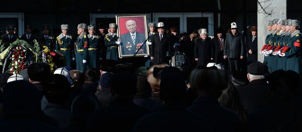 Панихида с государственным и общественным деятелем Корчубеком Акназаровым - Sputnik Кыргызстан