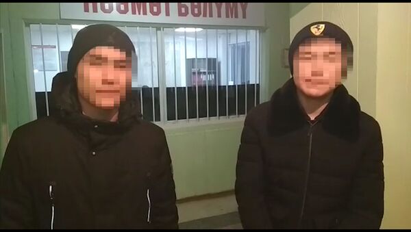 Хотели проучить — подростки рассказали, за что били пожилого мужчину. Видео - Sputnik Кыргызстан