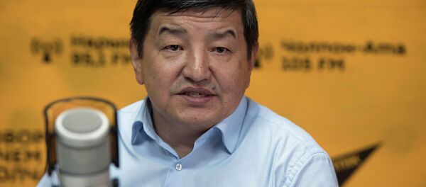 Депутат ЖК от фракции Бир Бол Акылбек Жапаров Депутат ЖК от фракции Бир Бол Акылбек Жапаров - Sputnik Кыргызстан