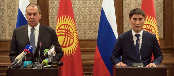 КР менен РФ тышкы иштер министрлери Чыңгыз Айдарбеков менен Сергей Лавров КР менен РФ тышкы иштер министрлери Чыңгыз Айдарбеков менен Сергей Лавров - Sputnik Кыргызстан