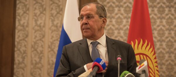 Министр иностранных дел РФ Сергей Лавров во время пресс-конференции журналистам в Бишкеке - Sputnik Кыргызстан