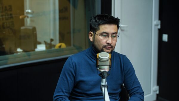 Кыргызский кинорежиссер Руслан Акун во время интервью на радиостудии Sputnik Кыргызстан - Sputnik Кыргызстан