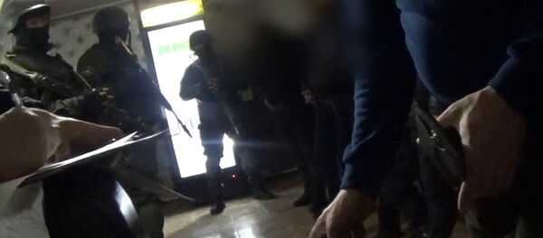 Как спецназ нагрянул в подпольный игорный клуб в Бишкеке — видео - Sputnik Кыргызстан