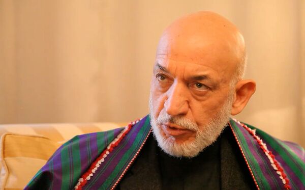 Исторический шаг России на фоне провала США — Карзай о межафганской встрече Исторический шаг России на фоне провала США — Карзай о межафганской встрече - Sputnik Кыргызстан