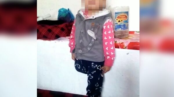 Год спустя — как живет малышка, потерявшая в ДТП маму, а затем ногу. Видео - Sputnik Кыргызстан