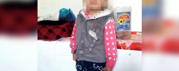 Год спустя — как живет малышка, потерявшая в ДТП маму, а затем ногу. Видео Год спустя — как живет малышка, потерявшая в ДТП маму, а затем ногу. Видео - Sputnik Кыргызстан