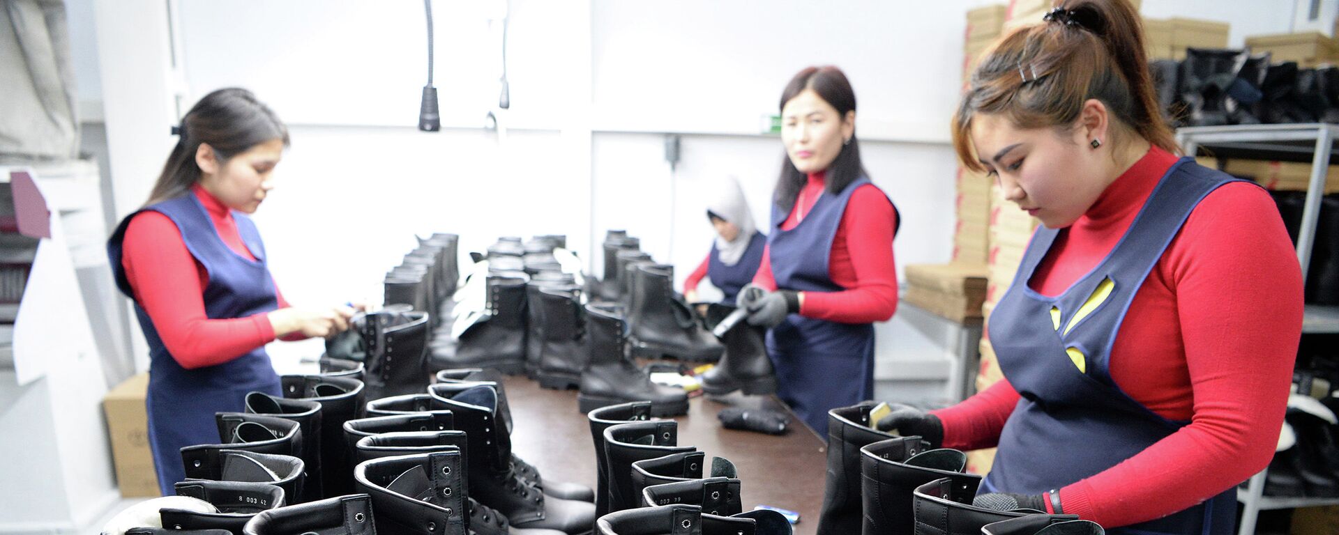 Чүй облусундагы бут кийим чыгаруучу ишкана. Архив - Sputnik Кыргызстан, 1920, 04.12.2025