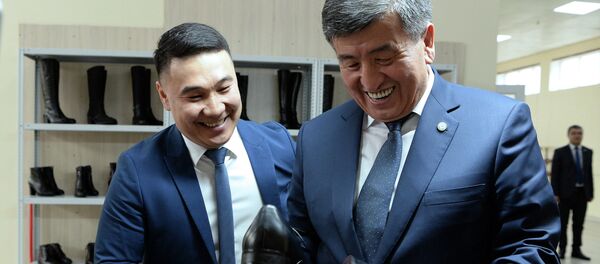 Президент Сооронбай Жээнбеков ознакомился с деятельностью компанией ОсОО Империал групп Ко в Сокулукском районе - Sputnik Кыргызстан
