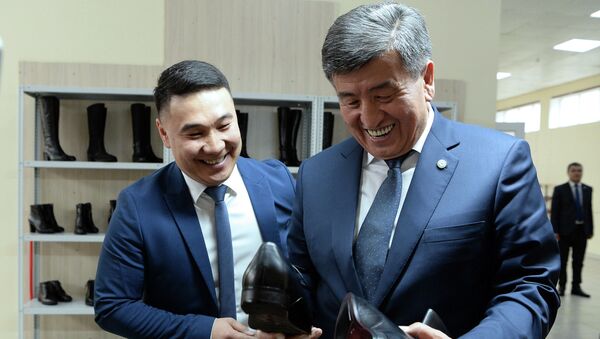 Президент Сооронбай Жээнбеков ознакомился с деятельностью компанией ОсОО Империал групп Ко в Сокулукском районе - Sputnik Кыргызстан