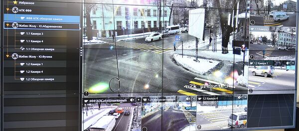 Премьер-министр Мухаммедкалый Абылгазиев посетил Центр мониторинга ГУОБДД МВД КР - Sputnik Кыргызстан