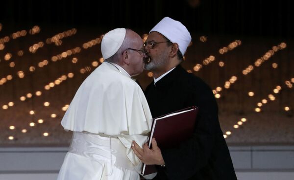 Папа Римский Франциск и глава авторитетного исламского университета аль-Азхар шейх Ахмад ат-Тейиб - Sputnik Кыргызстан