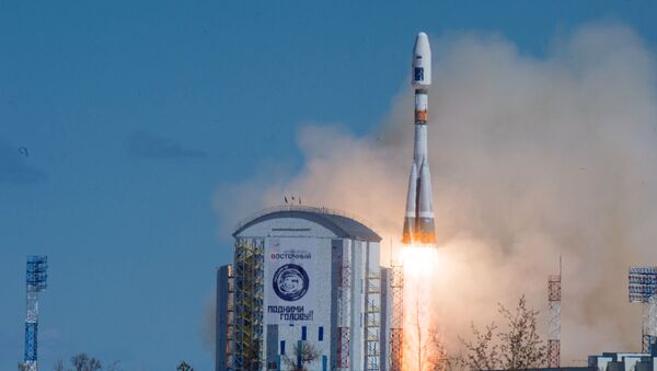 Старт ракеты-носителя Союз-2.1а с тремя российскими спутниками Ломоносов, Аист-2Д и SamSat-218 с космодрома Восточный. - Sputnik Кыргызстан