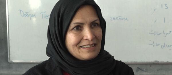 Тысячи афганцев учат русский язык, рассказала преподаватель в Кабуле. Видео - Sputnik Кыргызстан