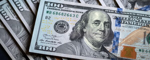Купюры американских долларов. Архивное фото - Sputnik Кыргызстан